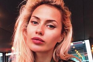 Боня: Офицер стал осматривать мои вещи и в какой-то момент достал из моего кошелька визитную карточку фирмы, занимающейся системами скрытого видеонаблюдения