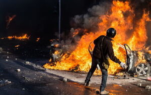 В конце 2013 года – начале 2014 года в Украине произошли массовые протесты, которые привели к смене власти