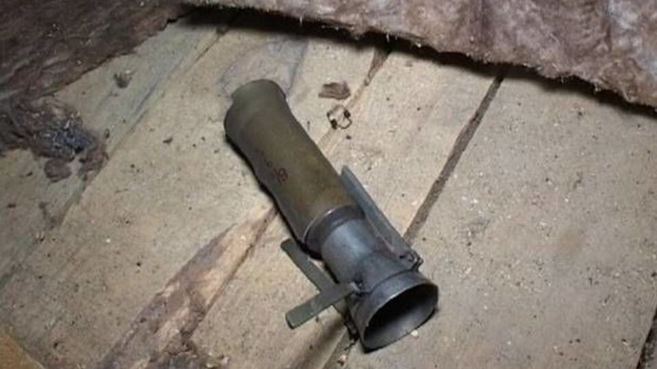 На чердаке был обнаружен фрагмент заряда от гранатомета