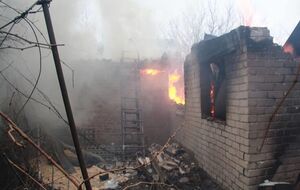 Авдіївка залишилася без світла, в місті пожежі. Фоторепортаж