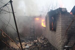 Авдіївка залишилася без світла, в місті пожежі. Фоторепортаж