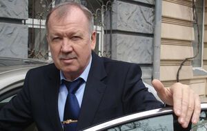 Александр Кушнарев: Мы рассматриваем вопросы, занимаемся Саутенковым, вот он сейчас звонил. Он хочет в Верховную Раду