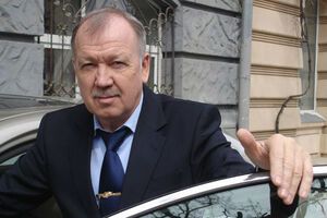 Александр Кушнарев: Мы рассматриваем вопросы, занимаемся Саутенковым, вот он сейчас звонил. Он хочет в Верховную Раду