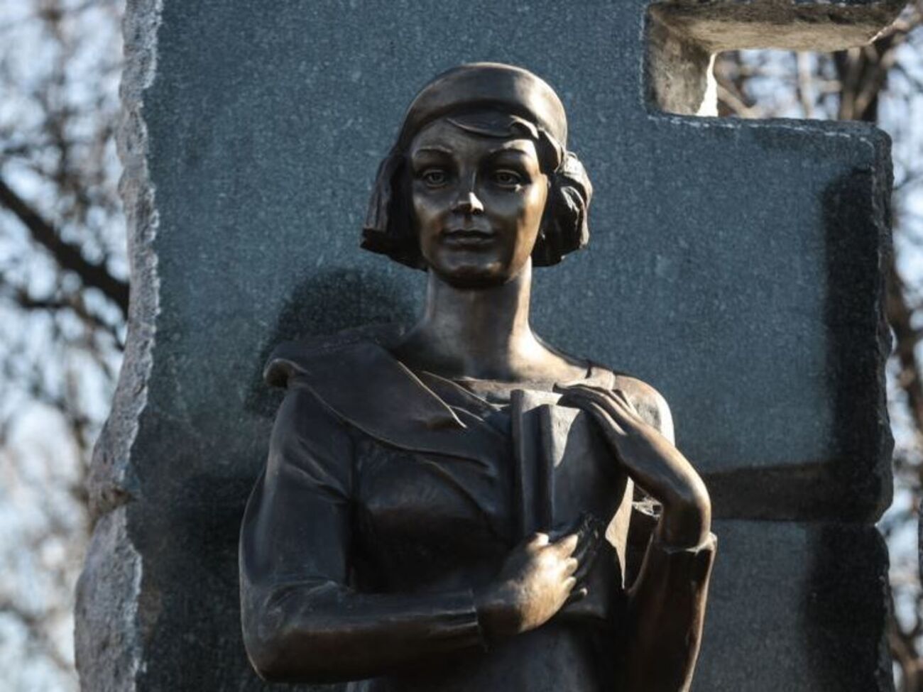 В столице открыли памятник Елене Телиге