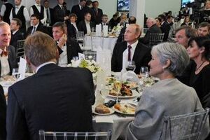 Владимир Путин и Майкл Флинн на банкете