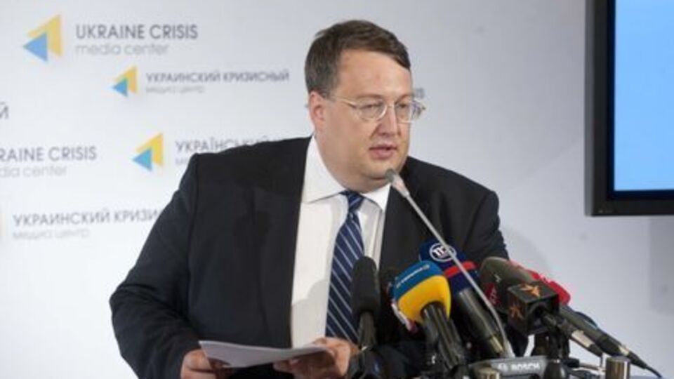 Антон Геращенко: Якщо Савченко перетнула на автомобілі, полями, лінію розмежування, це можуть зробити й інші