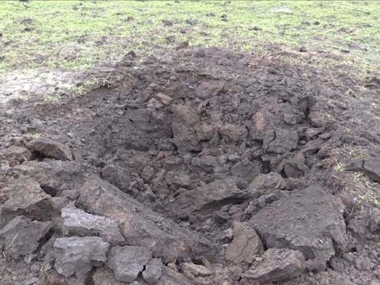 В штабе АТО заявили, что боевики продолжают обстреливать украинские позиции и мирные населенные пункты