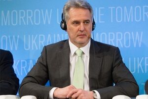 Фірташа хочуть притягнути до кримінальної відповідальності у США та Іспанії. В лютому 2017 року його двічі затримували в Австрії та двічі відпускали на волю