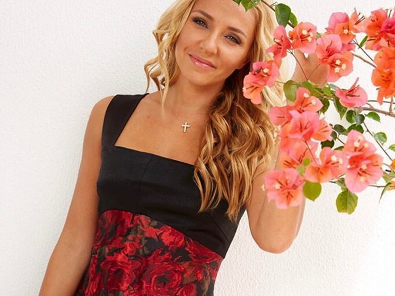 Навка показала первые шаги маленькой дочери на льду