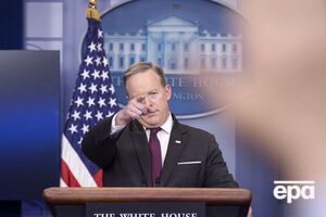 Спайсер шукає винних у витоку інформації з адміністрації, пишуть ЗМІ