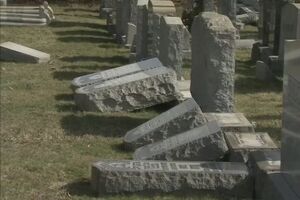 Вандали зруйнували приблизно 100 надгробків