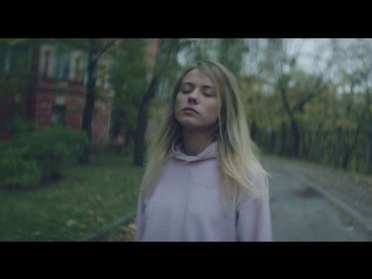 Тихомирова исполнила главную роль в клипе французского музыканта Busy P