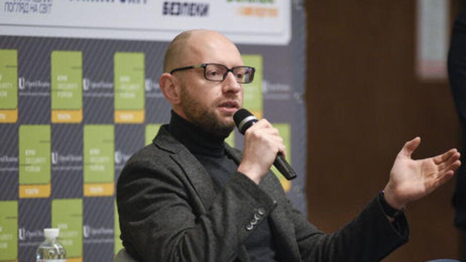 Яценюк был премьер-министром Украины с 27 февраля 2014 года по 14 апреля 2016 года