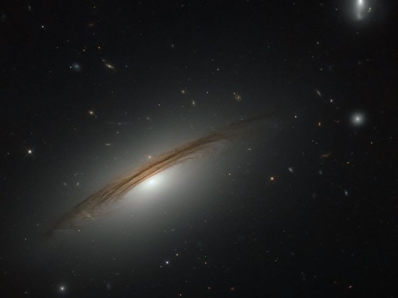 UGC 12591 у чотири рази важча від Чумацького шляху