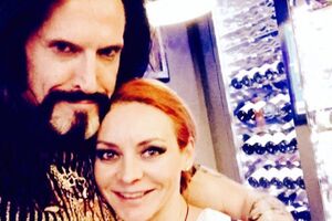 Анісіна: дев'ятиріччя нашого весілля, 23 лютого, зустрілися в ресторані