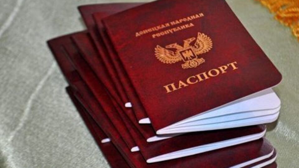 Указ президента РФ Владимира Путина о признании выданных террористами "ДНР" и "ЛНР" документов не повлиял на количество пересекающих границу с Россией, отметил источник агентства