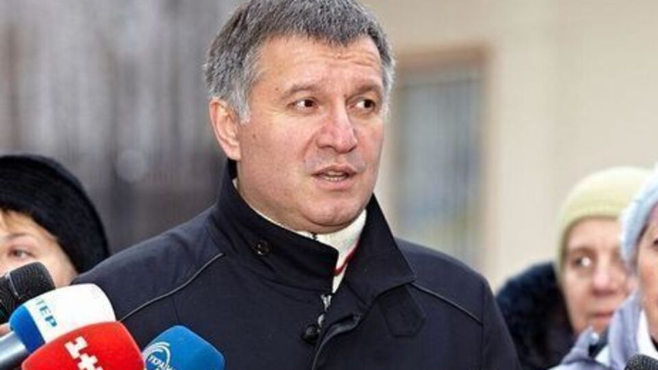 Аваков хоче отримати повноваження для вирішення ситуації з блокадою окупованих територій