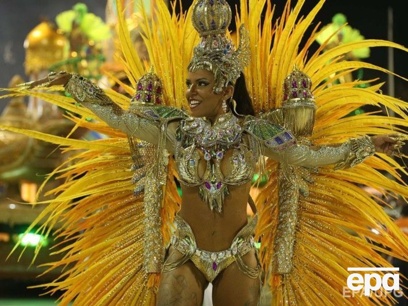 В Бразилии прошел конкурс-парад школ самбы. Фоторепортаж