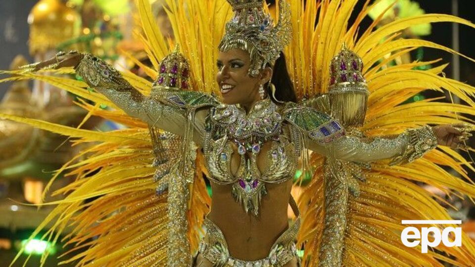 В Бразилии прошел конкурс-парад школ самбы. Фоторепортаж