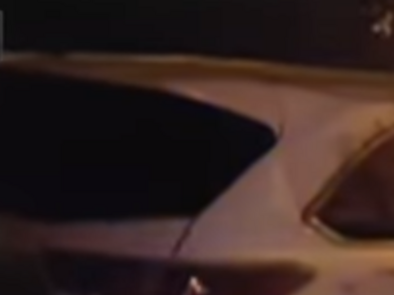 Машина после столкновения вылетела на обочину