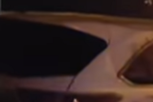 Машина после столкновения вылетела на обочину