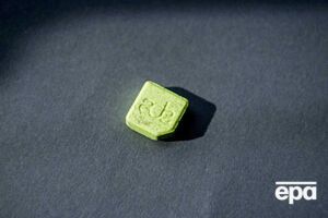 СБУ сообщает, что злоумышленник примкнул к торговле наркотиками через объявление в транспорте