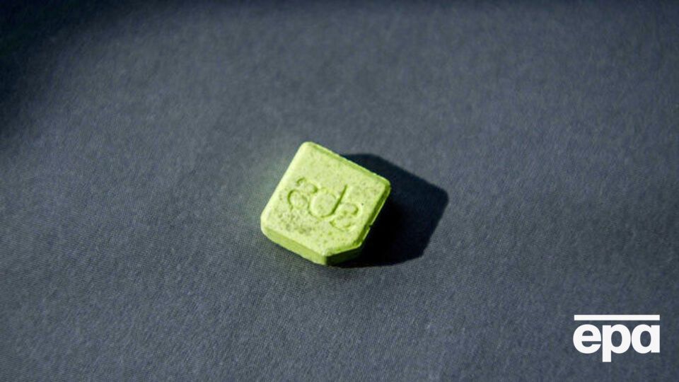 СБУ сообщает, что злоумышленник примкнул к торговле наркотиками через объявление в транспорте