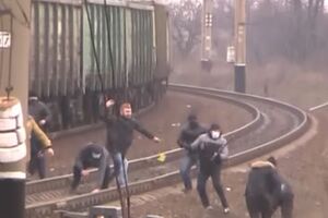 В штабе блокады заявили, что вооруженные титушки хотели уничтожить редут и захватить тепловозы с углем