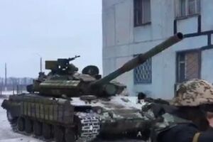 Украинские танки в Авдеевке в своем Twitter показал журналист BBC Том Барридж