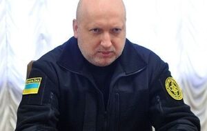 Турчинов: Вооруженные силы Украины и другие военные формирования достойно, мужественно и профессионально защищают нашу страну
