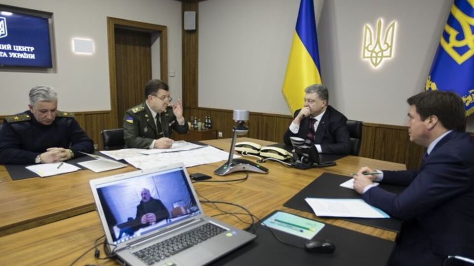 Порошенко і Жебрівський провели нараду в режимі відеоконференції