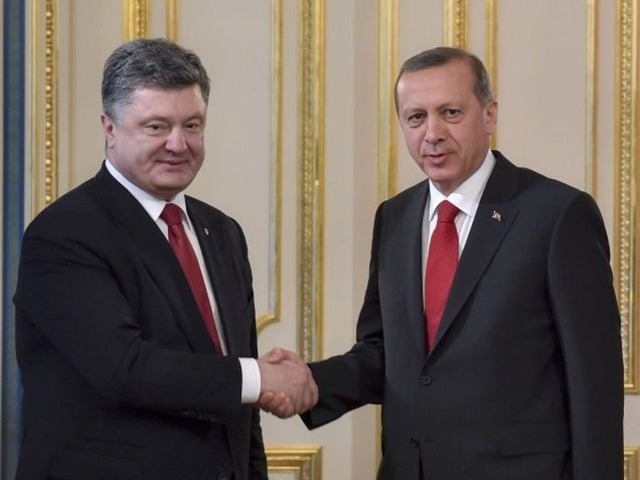 Порошенко: Очень важно и то, что в рамках последовательной политики добрососедства и партнерства за последние 25 лет значительно расширены межчеловеческие контакты между Украиной и Турецкой Республикой