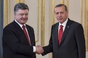 Порошенко: Очень важно и то, что в рамках последовательной политики добрососедства и партнерства за последние 25 лет значительно расширены межчеловеческие контакты между Украиной и Турецкой Республикой