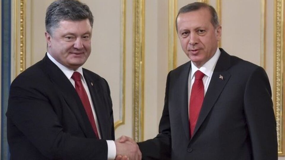 Порошенко: Очень важно и то, что в рамках последовательной политики добрососедства и партнерства за последние 25 лет значительно расширены межчеловеческие контакты между Украиной и Турецкой Республикой