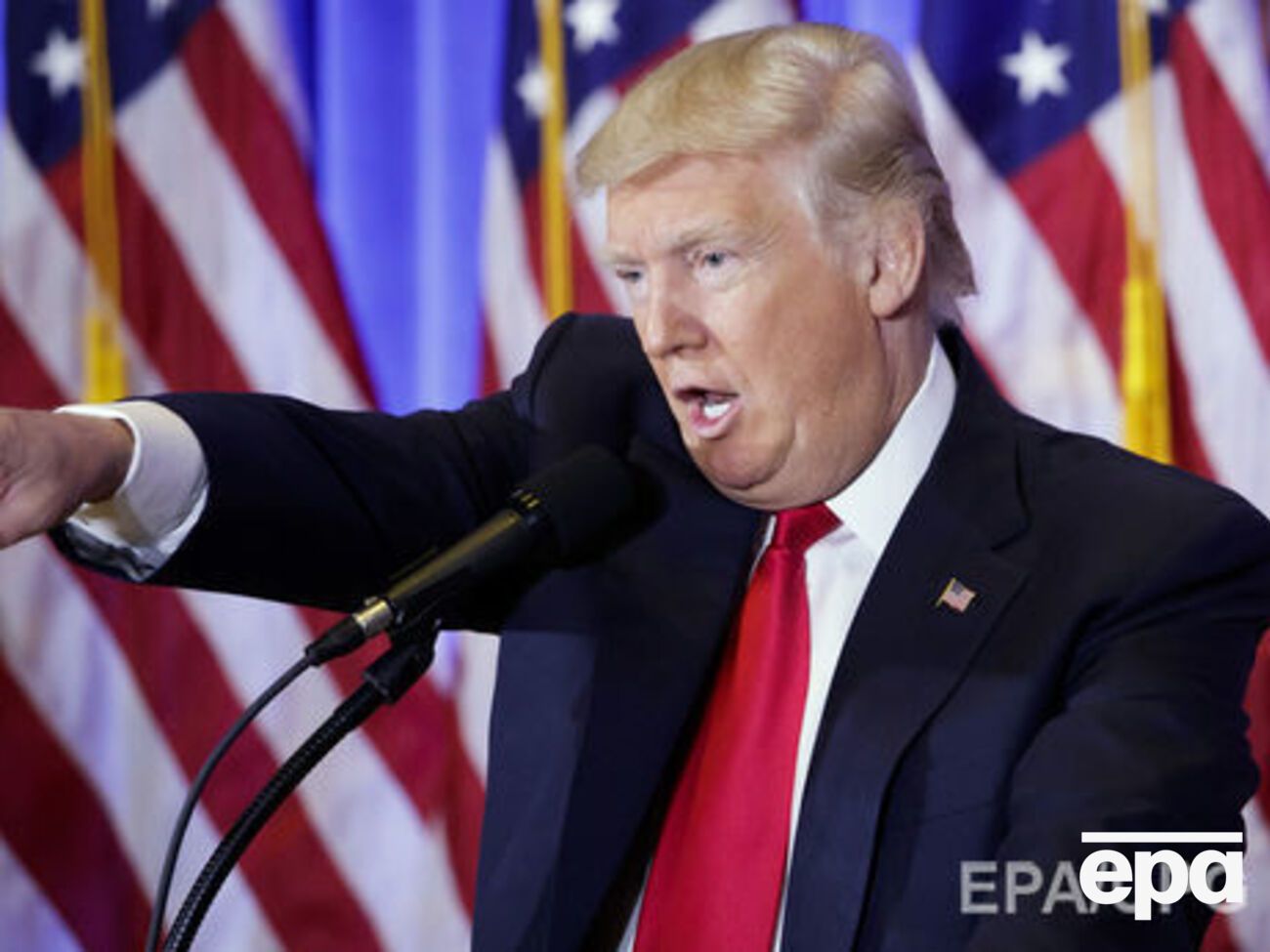 Самое большое неприятие у американцев вызывают действия Трампа в сфере иммиграционной политики, иностранных дел и борьбы с терроризмом