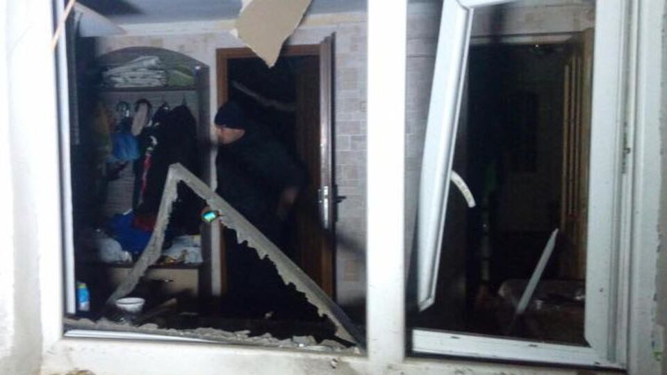 В поселке Сартана жилые дома пострадали от обстрела