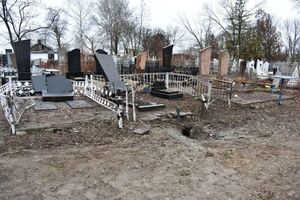 В поселке Сартана снаряды боевиков нанесли разрушения на кладбище