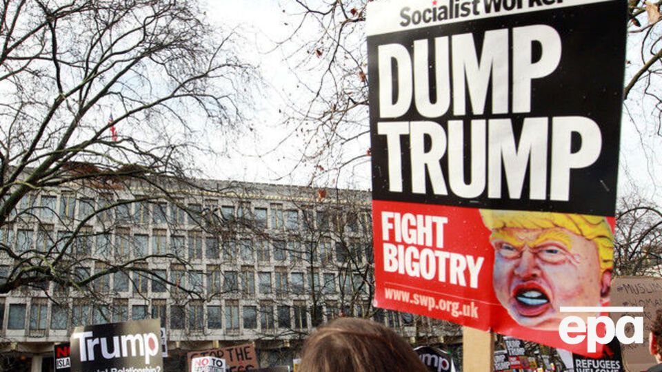 В Лондоне тысячи людей протестуют против возможного визита Трампа в страну и его миграционного указа. Фоторепортаж