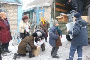 В Авдеевке проводится выдача населению гуманитарной помощи