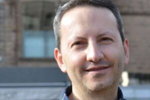 Колеги Джалалі вважають, що причиною його арешту могли стати міжнародні університетські зв'язки, зокрема з представниками ворожих Ірану країн, наприклад, Ізраїлю