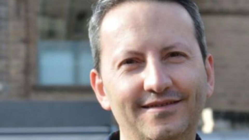 Колеги Джалалі вважають, що причиною його арешту могли стати міжнародні університетські зв'язки, зокрема з представниками ворожих Ірану країн, наприклад, Ізраїлю