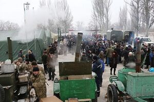 В Авдеевке работают пункты обогрева и полевые кухни