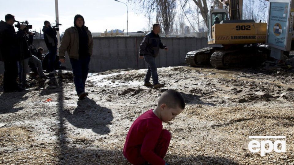 Сербские жители Косовской Митровицы не захотели отделяться от косоваров стеной