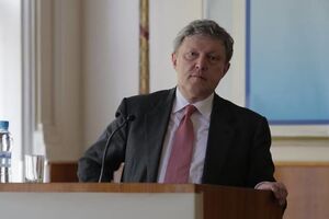 Явлинский: Надо решительно отказаться от военных авантюр и попыток лишить соседей независимости, от мечты поделить мир на сферы влияния вместе с американцами и китайцами