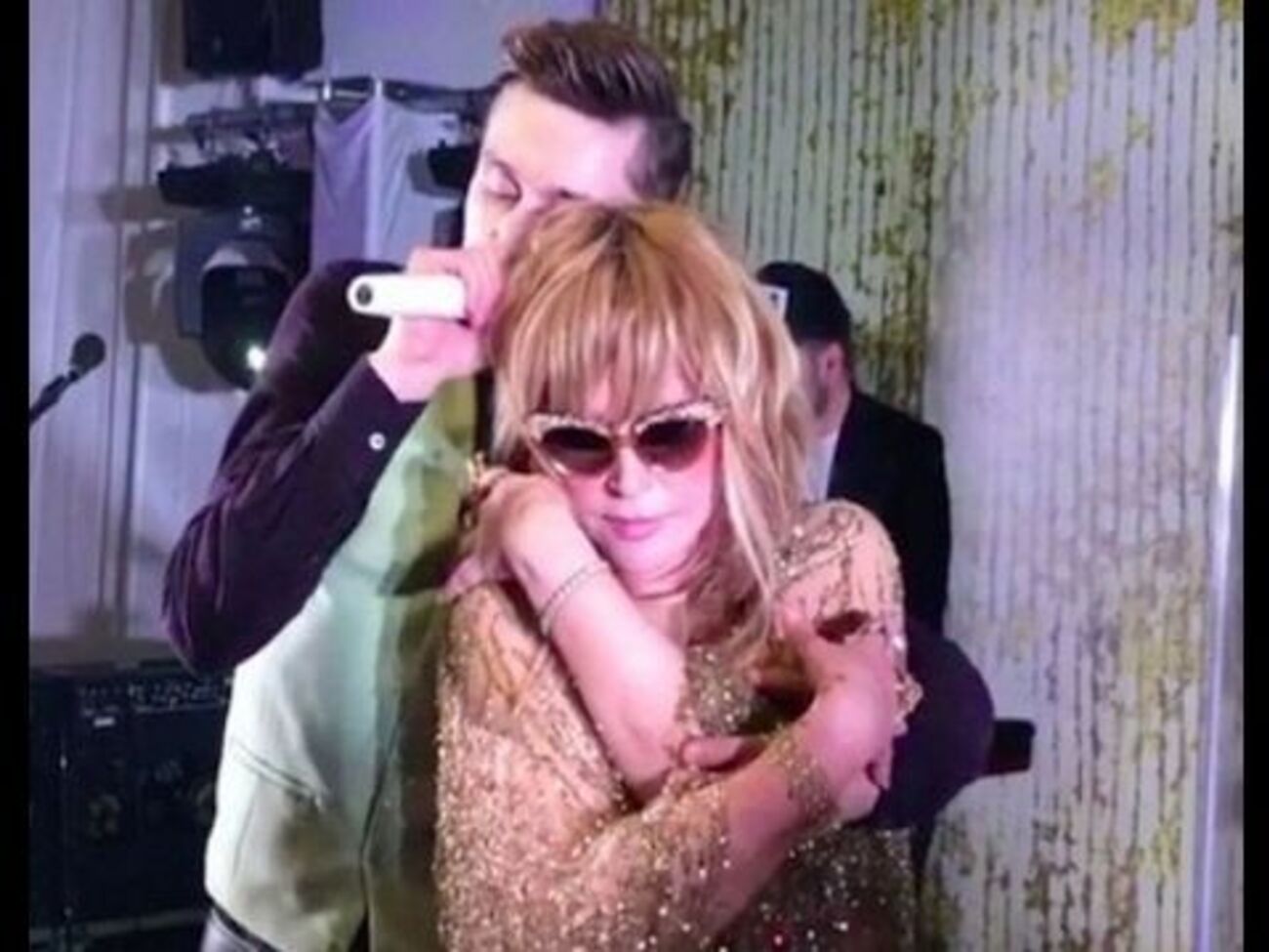 Билан не выпускал Пугачеву из объятий