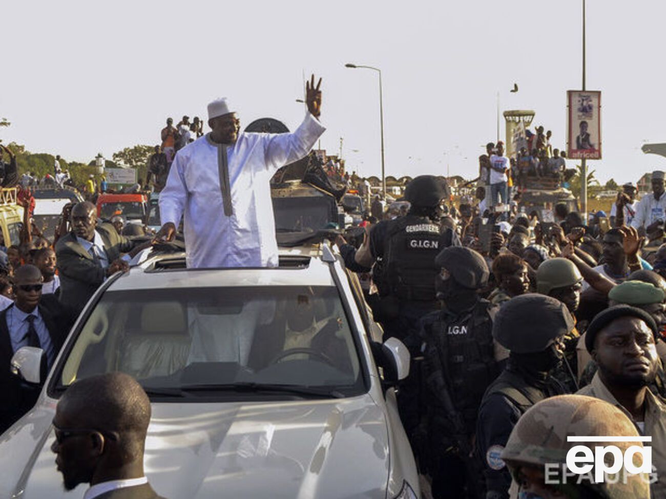 Президент Гамбии Барроу удлинил рабочую неделю