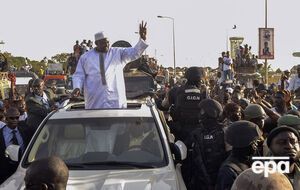 Президент Гамбии Барроу удлинил рабочую неделю