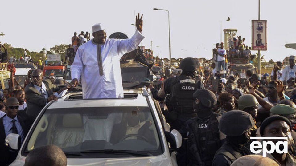 Президент Гамбии Барроу удлинил рабочую неделю