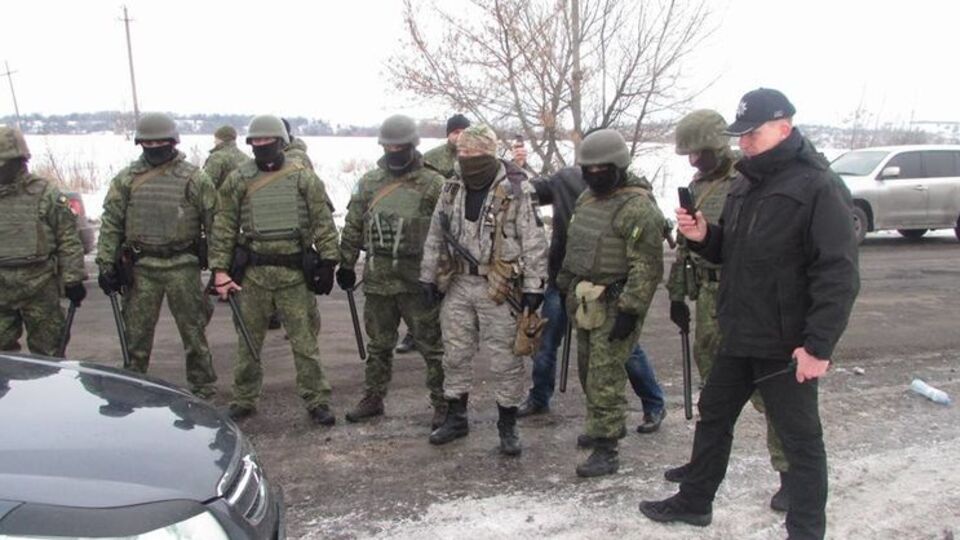 Начальник областного управления Нацполиции Аброськин (справа) находился на месте инцидента