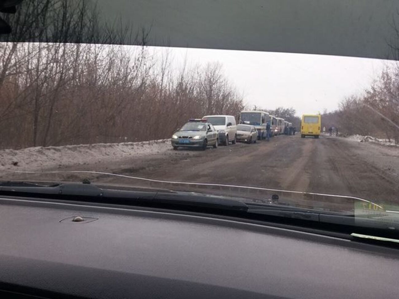 По словам Семенченко, на фото колонна автобусов с титушками на подьезде к Бахмуту